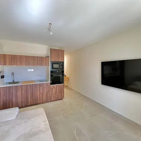 Apartment Le Travolta Avec Merveilleuse Terrasse, Chic Et Lumineux A Deux Pas Du Centre-ville Cannes